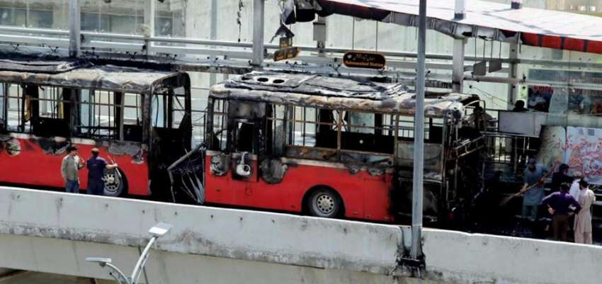 راولپنڈی، شارٹ سرکٹ کے باعث میٹرو بس کو لگنے والی آگ کے بعد ..