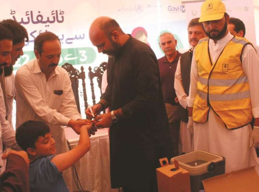 پشاور، وزیر صحت و خزانہ تیمور سلیم جھگڑا ٹائیفائیڈ کمپین ..
