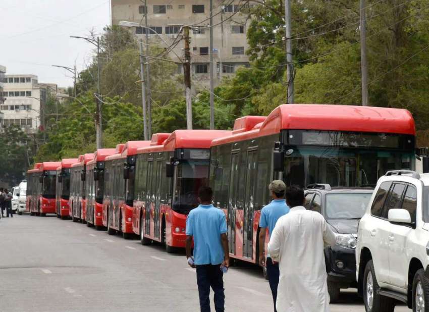کراچی، پیپلز انٹراڈسٹرکٹ بس منصوبے کی بسیں افتتاح سے قبل ..