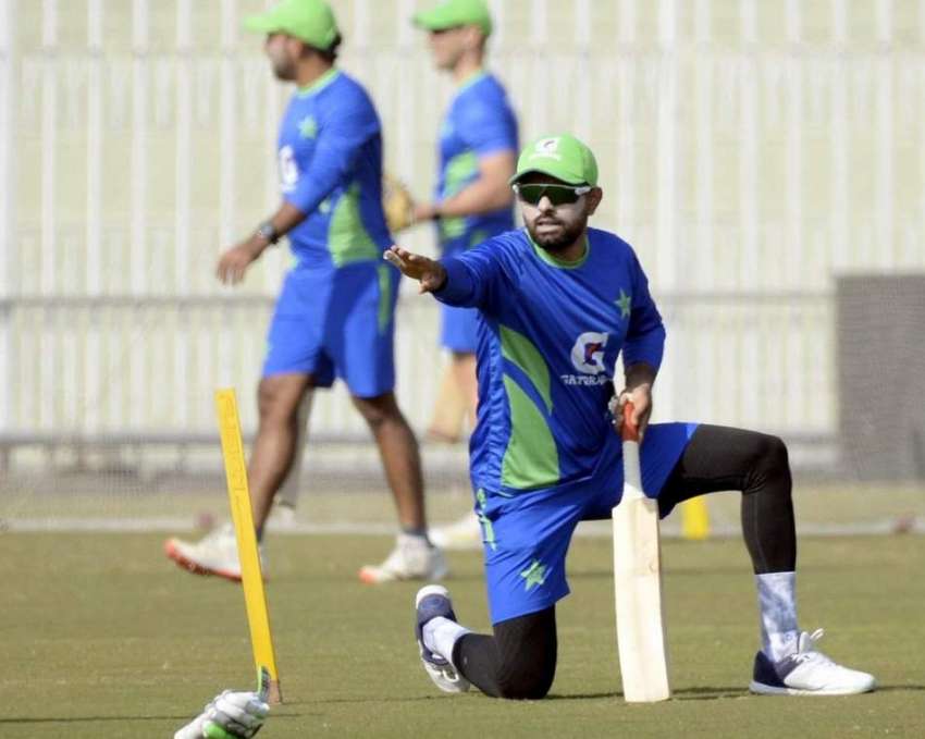 راولپنڈی، قومی کرکٹ ٹیم کے کپتان بابر اعظم و دیگر کھلاڑی ..