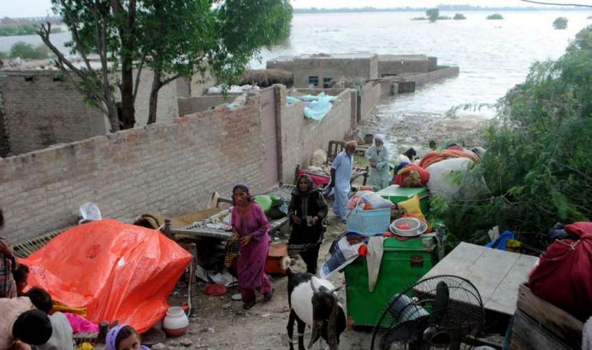 حیدر آباد، سحرش نگر کے رہائشی گھروں میں دریا کا پانی آ جانے ..