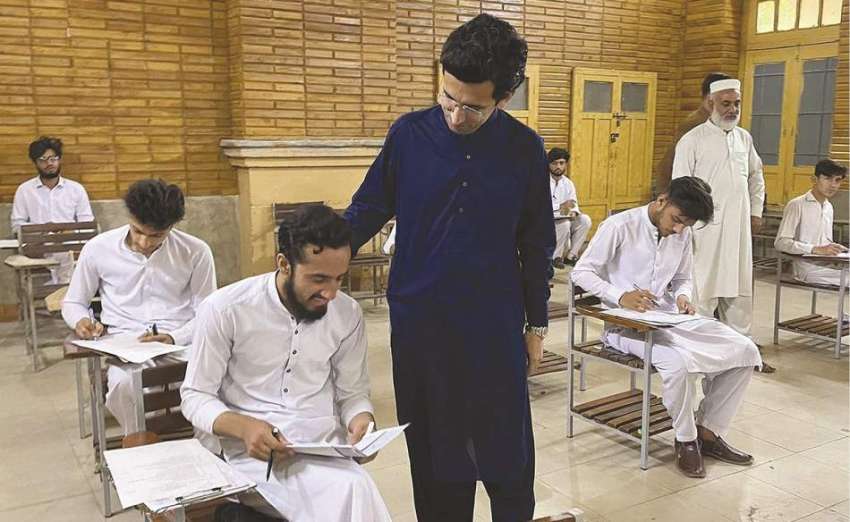 پشاور، صوبائی وزیر برائے ابتدائی و ثانوی تعلیم شہرام خان ..