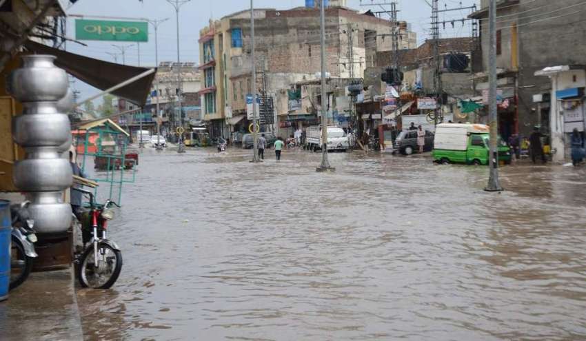راولپنڈی، بارش کے بعد رحیم آباد کے علاقے میں سڑکیں تالاب ..