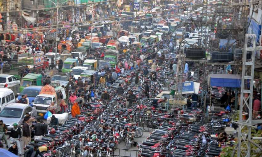 راولپنڈی، ٹریفک پولیس کی نااہلی کے باعث راجہ بازار میں شدید ..