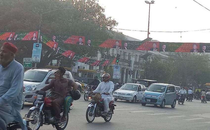 لاہور، تحریک انصاف کے سپورٹرز کی جانب سے مال روڈ پر وزیراعظم ..