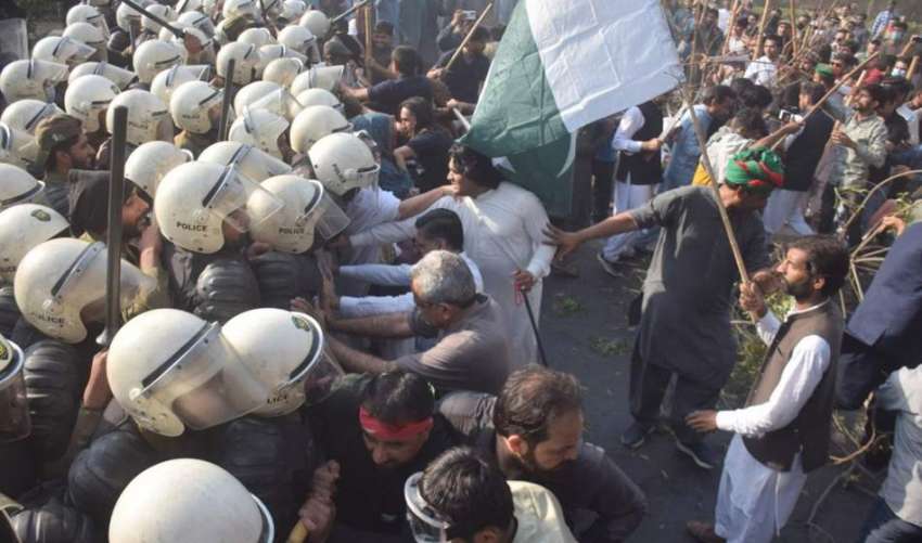 لاہور، تحریک انصاف کے کارکنان زمان پارک میں عمران خان کی ..