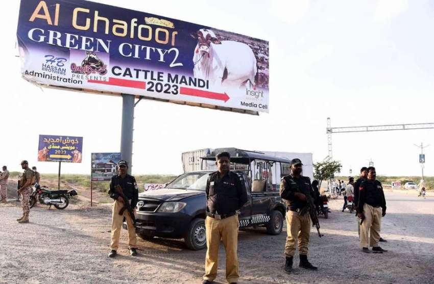 کراچی، نادرن بائی پاس پر لگنے والی کیٹل منڈی 2023ء کے اطراف ..