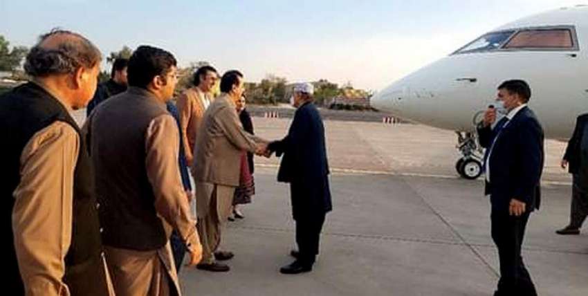 ملتان، سابق صدر آصف علی زرداری کے ملتان ائیرپورٹ پہنچنے ..