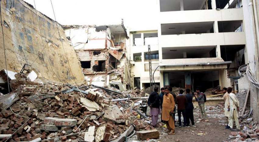 لاہور، سروسز ہسپتال میں 3 منزلہ عمارت زمین بوس ہونے کے بعد ..