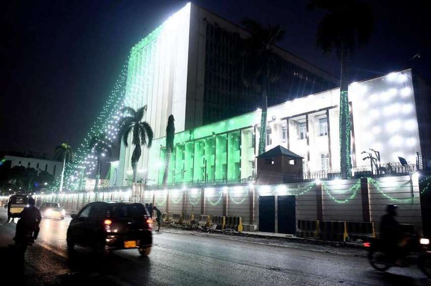 کراچی، یوم آزادی کے موقع پر اسٹیٹ بینک آف پاکستان کی مرکزی ..