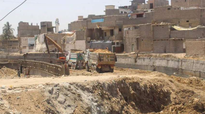 کراچی، گلستان جوہر میں ترقیاتی کام جاری ہے۔