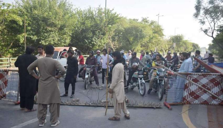 لاہور، تحریک انصاف کے کارکنوں نے عمران خان کی گرفتاری کیخلاف ..