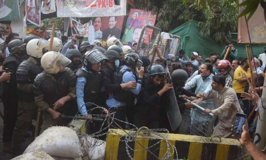 لاہور، تحریک انصاف کے کارکنان زمان پارک میں عمران خان کی ..