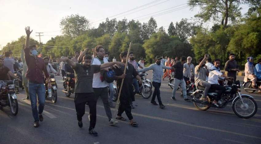 لاہور، تحریک انصاف کے کارکن پارٹی چئیرمین عمران خان کی گرفتاری ..