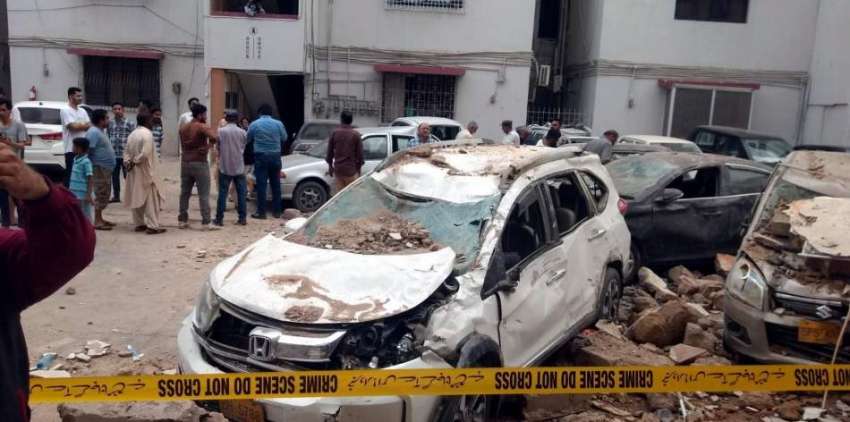 کراچی، مسکن چورنگی پر ریسٹورنٹ میں سلنڈر دھماکے کے بعد جائے ..