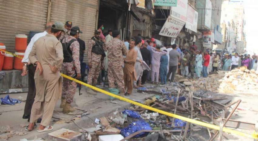 کراچی، چیمبر آف کامرس کے قریب دکان میں سلنڈر دھماکے کے بعد ..