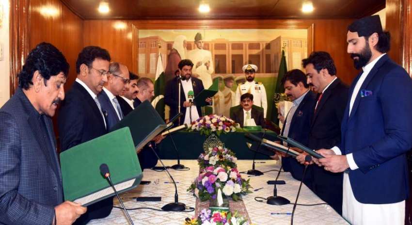 کراچی، گورنر سندھ کامران ٹیسوری گورنر ہاؤس میں سندھ کابینہ ..