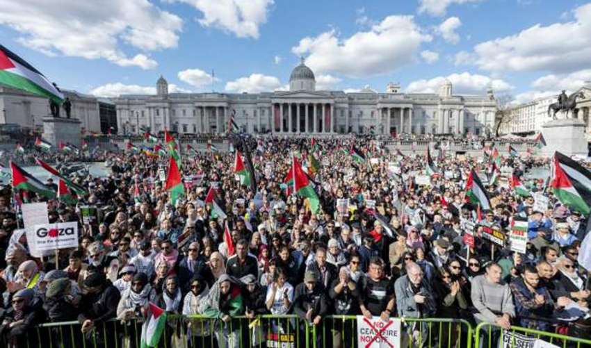 لندن، فلسطینی حامی مظاہرین غزہ پر اسرائیلی حملوں کیخلاف ..