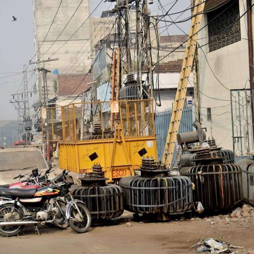 لاہور، لیسکو آفس شیرانوالہ سب ڈویژن میں جگہ کم ہونے کی وجہ ..