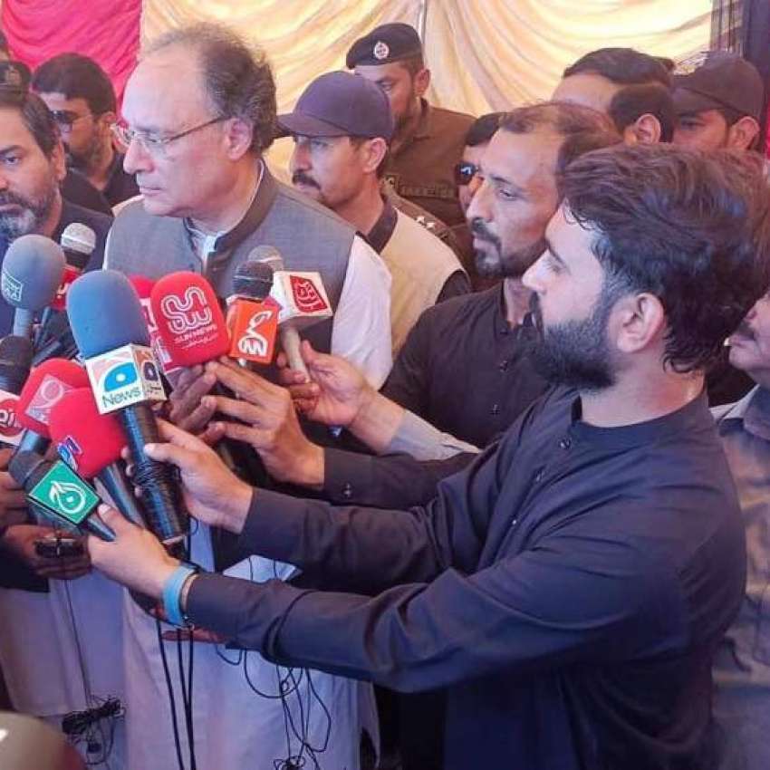 ٹوبہ ٹیک سنگھ، وفاقی وزیر خزانہ محمد اورنگزیب سیلاب سے متاثرہ ..