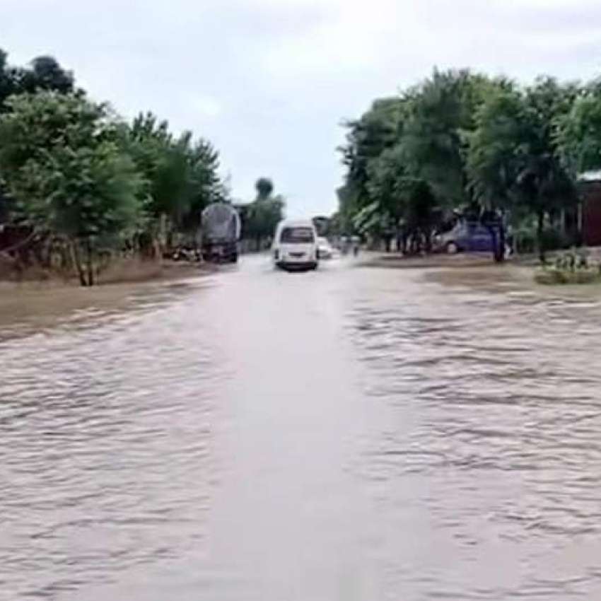 نارووال، سیلابی پانی شکر گڑھ روڈ پر منڈی خیل کے قریب سڑک ..