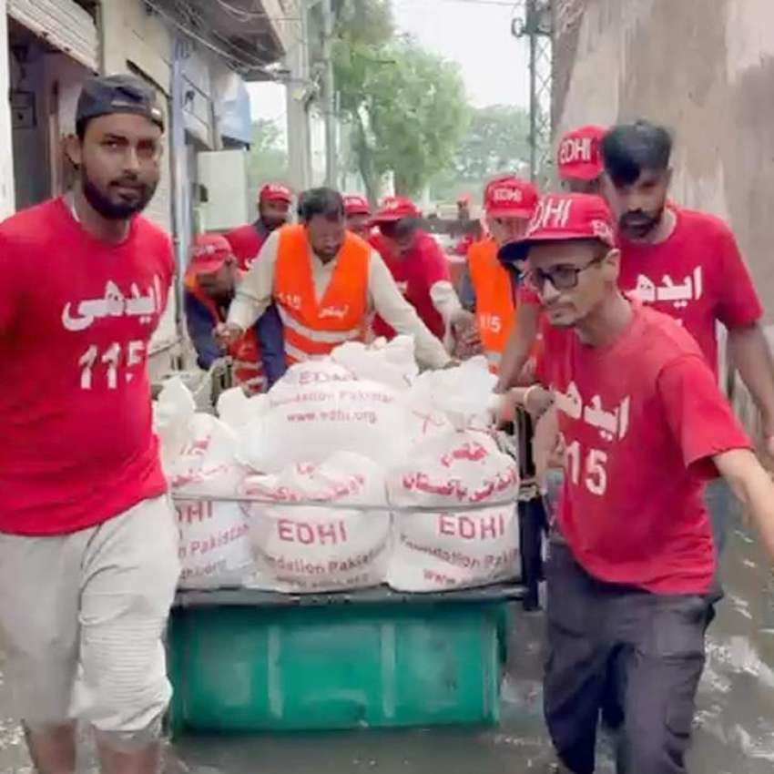وزیرآباد، ایدھی اہلکار وزیرآباد اور ملحقہ علاقوں میں سیلاب ..