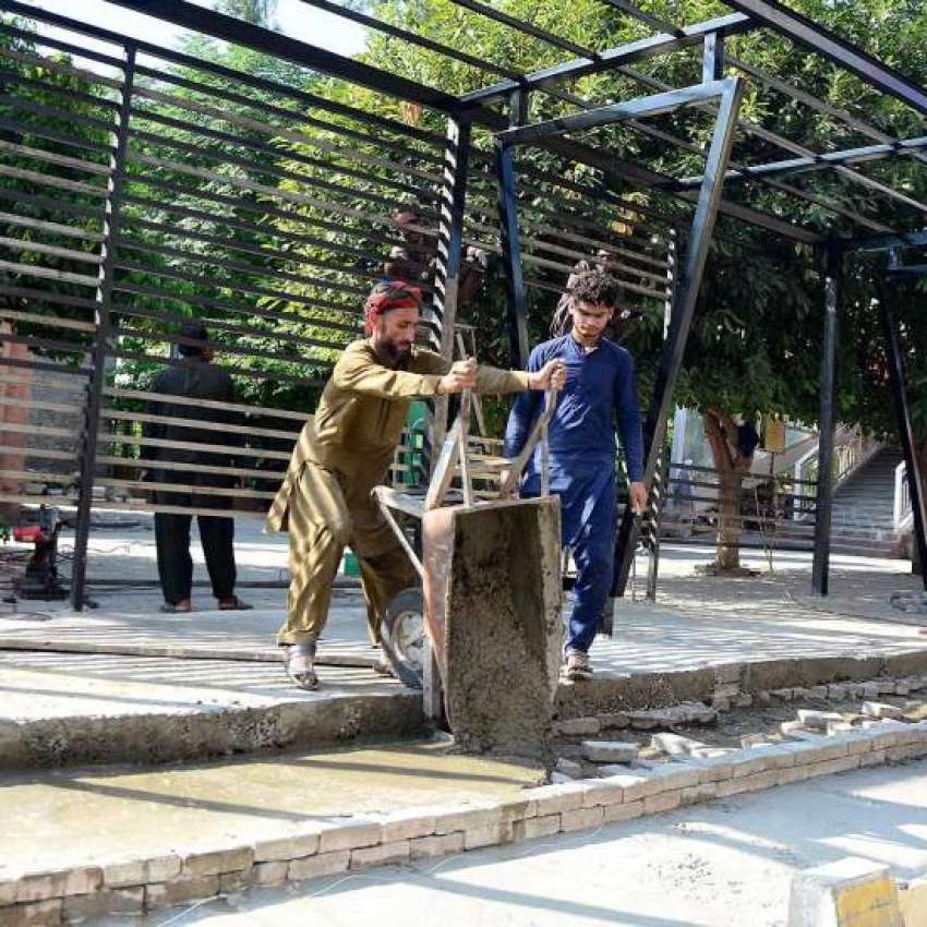 راولپنڈی، مری روڈ انتظامیہ کی جانب سے میٹرو اسٹیشن کے نیچے ..
