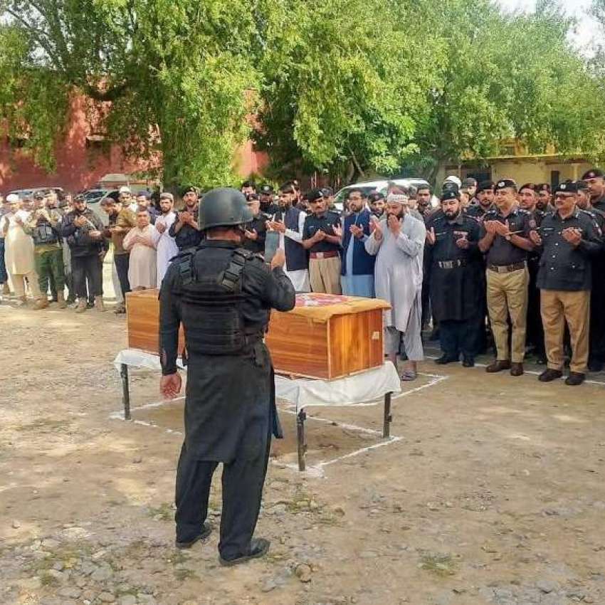 ہنگو، ایف سی لائن ہنگو میں شہید نائب صوبیدار رحمت اللہ کی ..