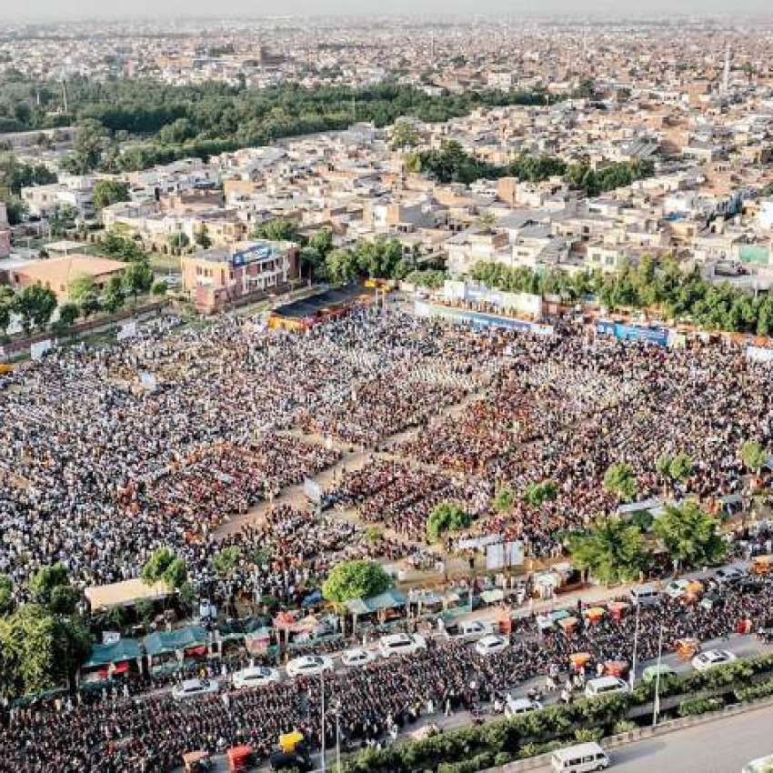 فیصل آباد، ہزاروں نوجوان بنو قابل انٹری ٹیسٹ پروگرام میں ..