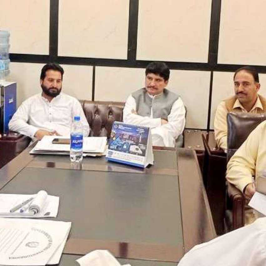 پشاور، خیبرپختونخوا کے وزیر برائے محنت فضل شکور خان سے ان ..