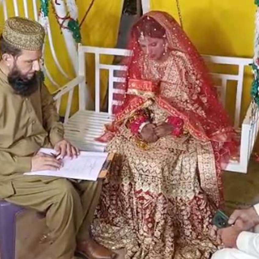 لاہور، سیلاب متاثرین کیلئے قائم خیمہ بستی میں منعقدہ شادی ..