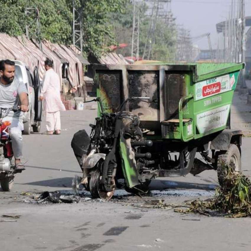 لاہور، دروغہ والا میں مذہبی جماعت کے مشتعل کارکنوں نے ایل ..