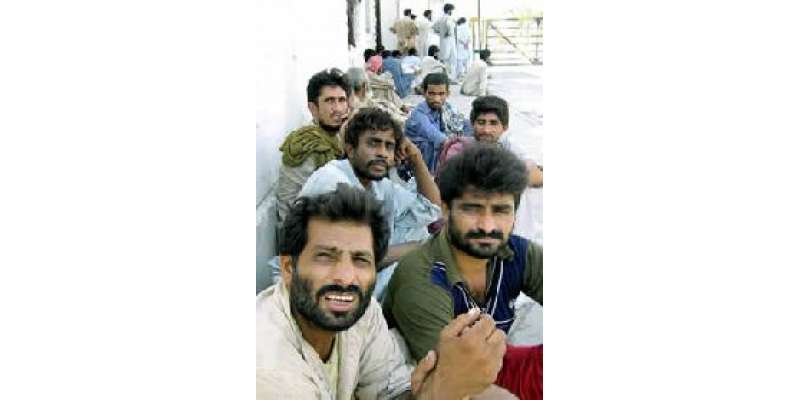 مسقط سےبے دخل کئے گئے چھ سو پاکستانی کراچی پہنچ گئے، ایف آئی اے نے تمام ..