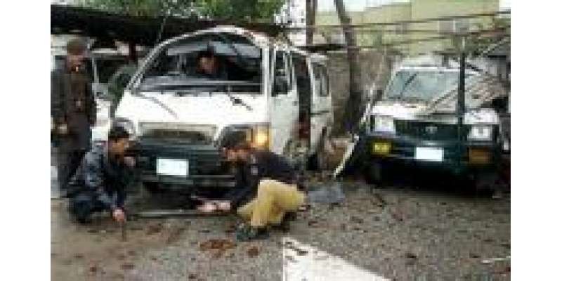 پشاور ،امریکن کلب کے قریب ہلال احمر کی پارکنگ میں دھماکہ۔3 گاڑیاں تباہ ..