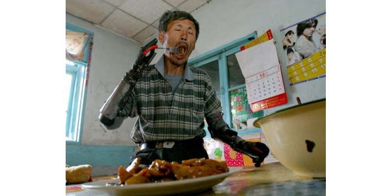 چین میں ایک ایسا شخص فولاد چبانے کی صلاحیت کا حامل