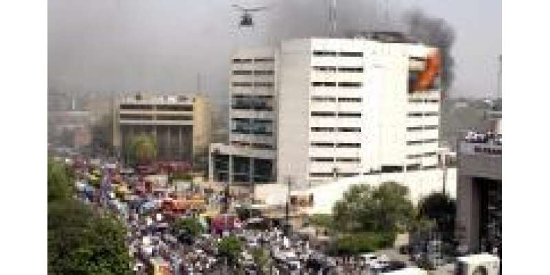 لاہور: ایل ڈی اے پلازہ میں آگ لگنے سے 8 افراد عمارت سے کود کرجاں بحق