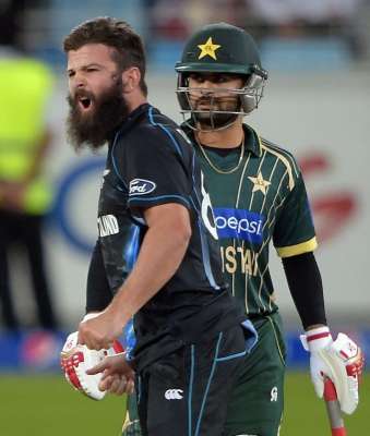 دوسرے ٹی ٹوئنٹی میچ میں نیوزی لینڈ نے پاکستان کو ہرا کر سیریز 1-1 سے برابر کردی