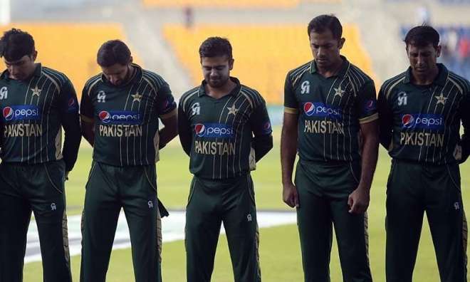 سانحہ پشاور، قومی کرکٹ ٹیم کے کھلاڑی بھی آنسو ضبط نہ کر سکے