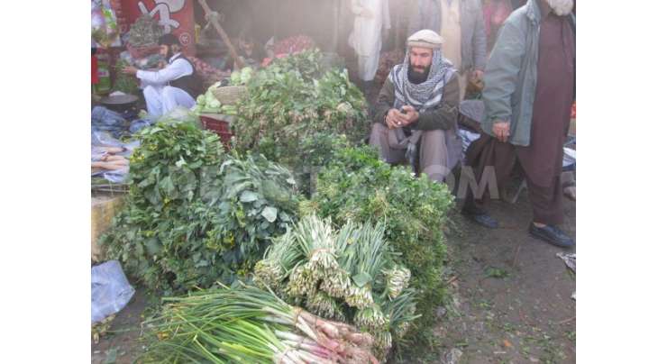 پشاور،سبزیوں کی قیمتوں میں بے تحاشہ اضافہ ،شہری پریشان،سبزی منڈی میں ٹماٹر60سے 70روپے فی کلو،پیاز50روپے فی کلو،آلو،70روپے فی کلو اورہری مرچ80روپے فی کلوفروخت ہورہے ہیں
