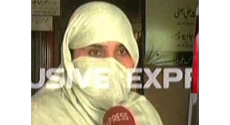 لاہور میں بیوی کا عدالت میں شوہر پر جاسوسی کے لئے پیٹ میں ٹریکر لگانے کا الزام