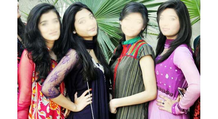 کراچی ٹی وی کے بعض ڈرامہ پروڈیوسروں نے طالبعلم لڑکیوں کو اپنی ڈرامہ سیریلز میں کاسٹ کرنا شروع کر دیا