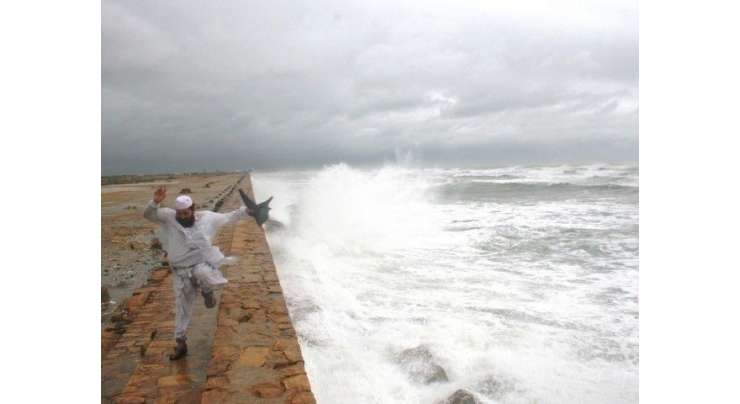 سمندری طوفان نیلوفر کے باعث ساحلی علاقوں میں موسلادھاربارش کا امکان