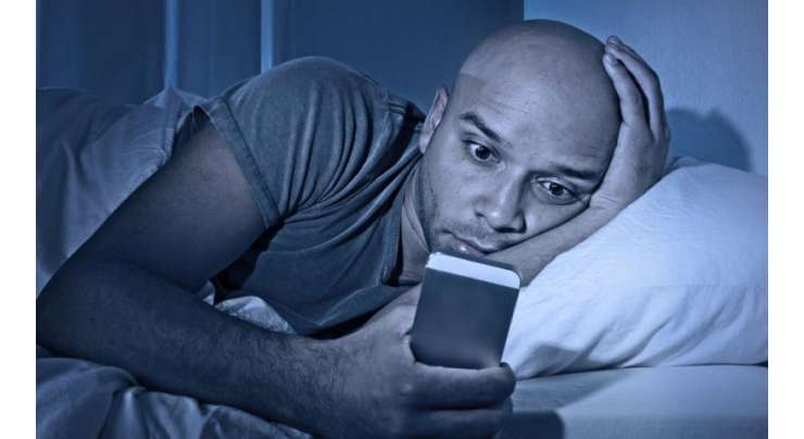 رات گئے کمپیوٹر یا اسمارٹ فون کا استعمال نیند کا قاتل ہے ،تحقیق