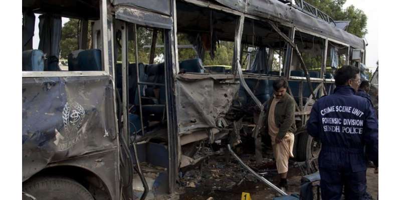 کراچی،  پولیس کی بس پر خودکش حملہ،11 اہلکار جاں بحق،40 سے زائد زخمی