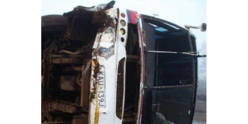 کشمور میں مسافر بس الٹنے سے 3 افراد جاں بحق، 25 سے زائد زخمی