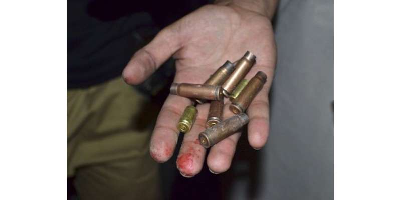 پشاور میں پولیس گاڑی پر فائرنگ ، انسپکٹر سمیت4پولیس اہلکار شہید