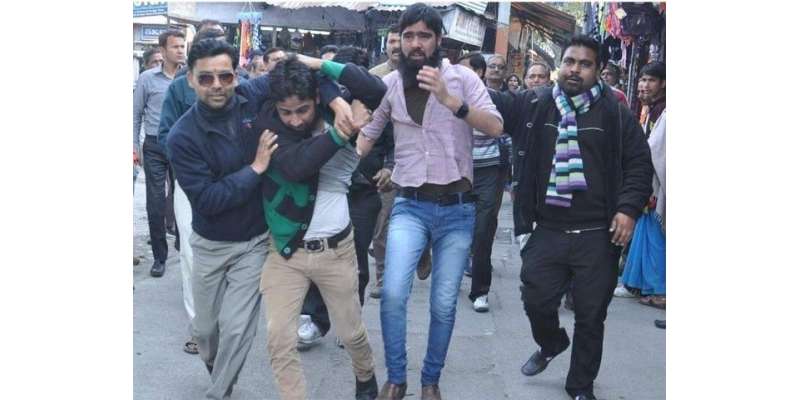 بھارت میں پاکستان مخالف نعرے نہ لگانے پر ہندوؤں کا کشمیری طلبا پر تشدد