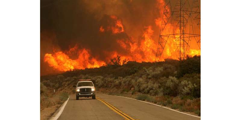 کیلیفورنیا ،جنگلات میں لگی آگ نے درجنوں گھر جلا دیئے