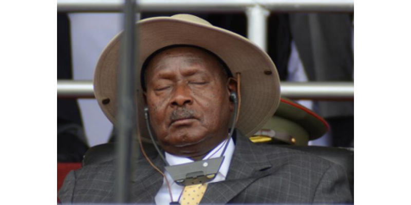 یوگنڈاکے صدر کوپارلیمنٹ میں سوتا دکھانے پر حکومت نے ٹی وی چینل بند ..