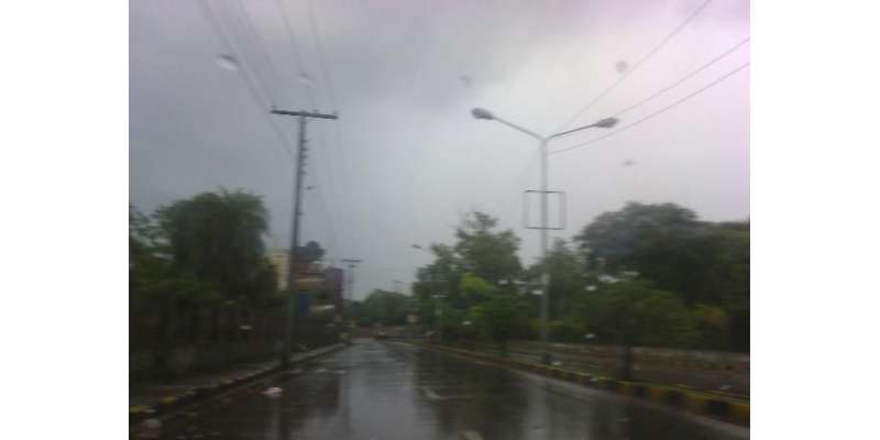 لاہور سمیت پنجاب کے مختلف مقامات پر تیز ہواؤں کیساتھ ہونے والی بارش ..